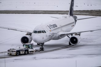 The onset of winter in North Rhine-Westphalia, flight operations are maintained at Düsseldorf