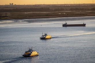 Weser ferry, ferry vessel Bremerhaven in the mouth of the Weser, connects Bremerhaven with