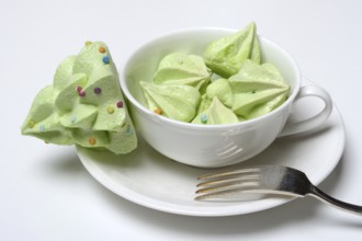 Meringue, meringue in coffee cup