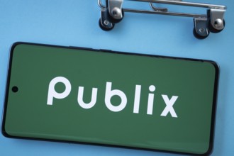 Dhaka, Bangladesh- 03 July 2025: Smartphone screen showing the Publix logo with shopping cart