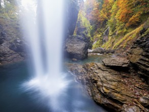 Waterfall mountain list in autumn-colored surroundings, Linthal, Klausenpass, Canton of Glarus,