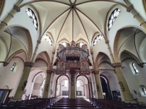 Pfarrkirche Sankt Blasius, interior view, Balve, Sauerland, North Rhine-Westphalia, Germany
