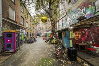 Trendy district with graffiti and installations in the Gängeviertel, Neustadt, Hamburg
