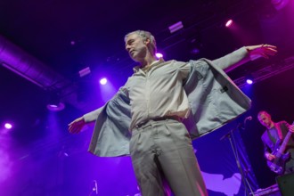 BAXTER DURY (son of Ian Dury), musician, singer, Indie/Pop, UK, ALLBARONE TOUR, live on 01.12.2025