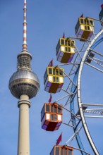 Christmas market am Park am Berliner Fernsehturm, Ferris wheel, Fernsehturm dome, Berlin, Germany