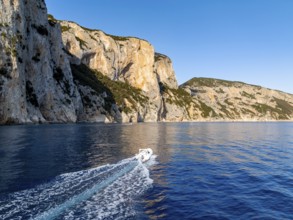 Motorboat rides on picturesque rocky coast ImmorgenLicht, cliffs, Golfo di Orosei, Baunei,