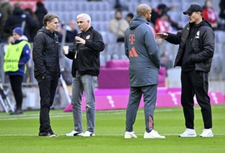 Coach coach Vincent Kompany FC Bayern Munich FCB talking with coach coach Alexander Blessin FC St.