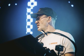 Fritz Kalkbrenner live on Continentego tour 2025 in Berlin's Columbiahalle on 27.11.2025