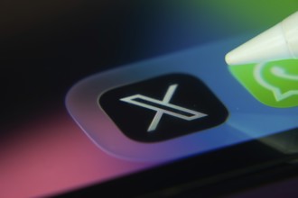 16 Nov 2025- Dhaka, Bangladesh: Close-up of X app icons on a iPad screen