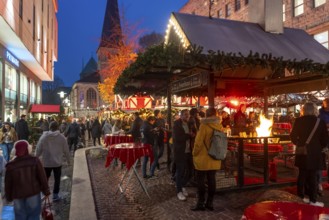 Christmas market in Essen, gastronomy, fire forest, at Essen Cathedral, Kettwiger Straße shopping