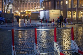 Christmas market in Essen, secured by mobile anti-terrorist lock, modular, movable barrier against