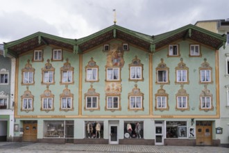 Gabelhäuser mit Lüftlmalerei in der Marktstraße, pedestrian zone, Altstadt, Bad Tölz, Upper