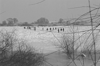 People walk across ice rink, frozen Elbe, Bleckede, Lower Saxony, Germany, February 9, 1996,