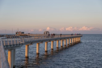 New 720 meter long pier in Prerow in the evening light, open since October 2024, Prerow, Darß,