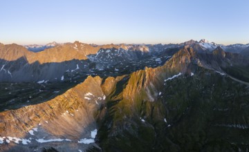 Sunrise 360° Alpine panorama, aerial view of Bachlenkenkopf, summit of the Großvenediger, Venediger