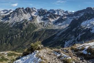 Hiking trail around the pulpit in autumn vegetation, in the back mountains of the Allgäu Alps,