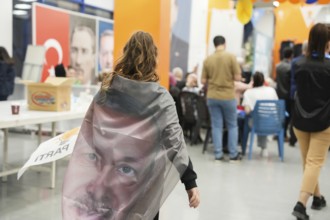 Gaziantep, Türkiye – May 28, 2023. Supporters of President Recep Tayyip Erdogan celebrate in the
