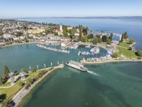 Harbour area, ferry port, marina, marina of Romanshorn with Seepark and the incoming ferry MF