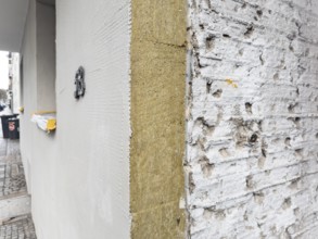 The façade of an apartment building is being energetically renovated with mineral wool insulation