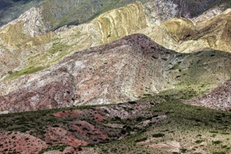 The picture shows colorful, diverse mountains with a wealth of natural colors and shapes, the