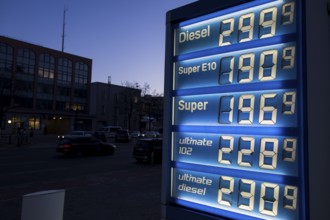 The price table for a gas pump in Bismarckstraße shows prices per liter of over 2 euros in some