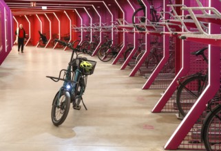 Bicycles are available in the bicycle parking garage at Potsdamer Platz. The parking garage offers