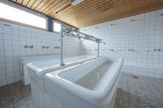 A bright laundry room with spacious sinks and several faucets, Schlehengäu Grund Schule Gechingen,
