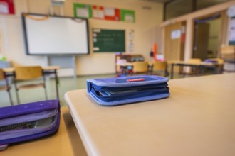 Pencil case on a classroom table, the background blurred, Schlehengäu Grund Schule Gechingen, Calw