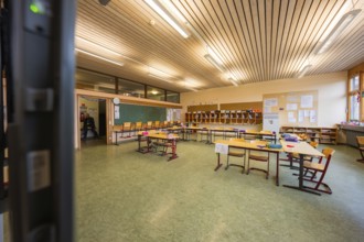 A spacious classroom with school desks and blackboards, ready for students, Schlehengäu Grund