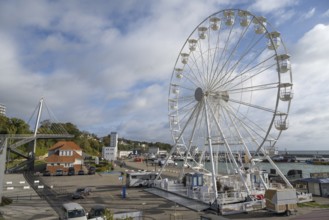 Ferris wheel at Sassnitz city port, in the back the footbridge, Sassnitz, Rügen, island, Baltic