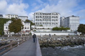 Historic villas and hotel Fürstenhof on the lakeside promenade, spa architecture, Sassnitz, Rügen,
