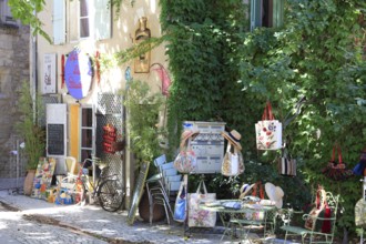 Place Favier, Saint Remy, Provence-Alpes-Côte d'Azur Region, Bouches-du-Rhone Department, Provence,