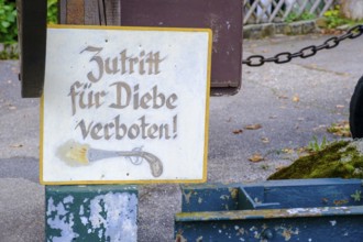 Access prohibited for thieves sign, Gasthaus zum vineyard, Gocklwirt, am Simssee, near Baierbach,