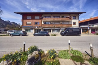 Volksbank Raiffeisenbank Oberbayern Südost eG, residential and commercial buildings, alpine