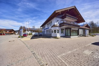 Volksbank Raiffeisenbank Oberbayern Südost eG, alpine building, façade with windows and balcony,