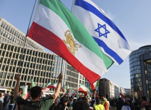 Iranians demonstrate on the day of the US and Israeli attack on Iran, Berlin, 28.02.2026. People