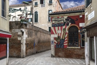 Graffiti on a house wall, on the left a Madonna under a canopy, Venice, Veneto, Italy
