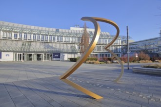 Sculpture The Squaring of the Circle by the artist collective Troika 2023, modern art, abstract