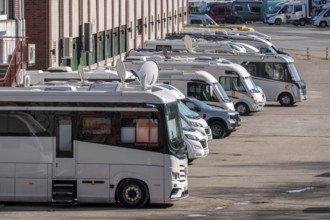 Motorhomes, parking, trade fair visitors spend the night in the exhibition car park P2, during the
