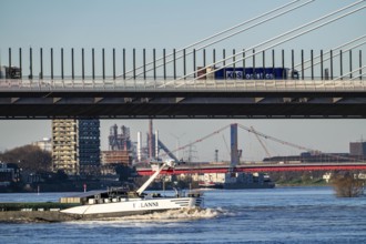 Shipping on the Rhine near Duisburg-Homberg, new A40 motorway bridge, Neuenkamp Rhine bridge, first