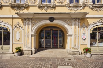 Tourist information, ticket shop, souvenirs, falcon house, house for falcon, historic building,