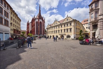 Square, city center, pedestrian zone, historic buildings, falcon house, chapel, Marienkapelle,