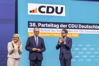 38th Federal Party Conference of the CDU in Stuttgart. Long applause for Federal Chancellor