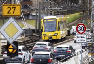 Bridge damage on Heilbronner Straße in Stuttgart. Bundesstraße 27 crosses railway tracks here.