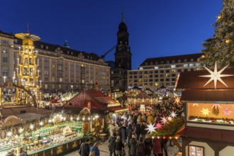 Large pyramid at the Striezelmarkt Christmas market on the Altmarkt in Dresden, in the background