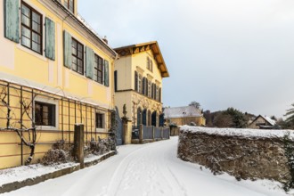 Landhaus des Meinholdschen Weingut in the snow, today Weingut Aust, Oberlössnitz, Radebeul, Saxony,
