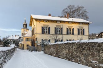 Snow-covered country house of the Meinholdschen Weingut and Meinholdsches Turmhaus, today Weingut