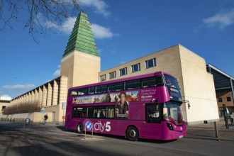 Oxford, England, UK. February 6th 2020 Purple Bus passing the Said Business School, Oxford