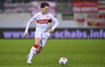 Angelo Stiller VfB Stuttgart (06) Action on the ball Football Bundesliga, Voith-Arena, Heidenheim,