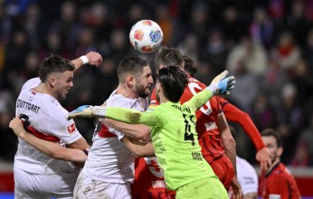 Penalty area scene, Goal area scene Header duel Duel Action Goalkeeper Diant Ramaj 1. FC Heidenheim